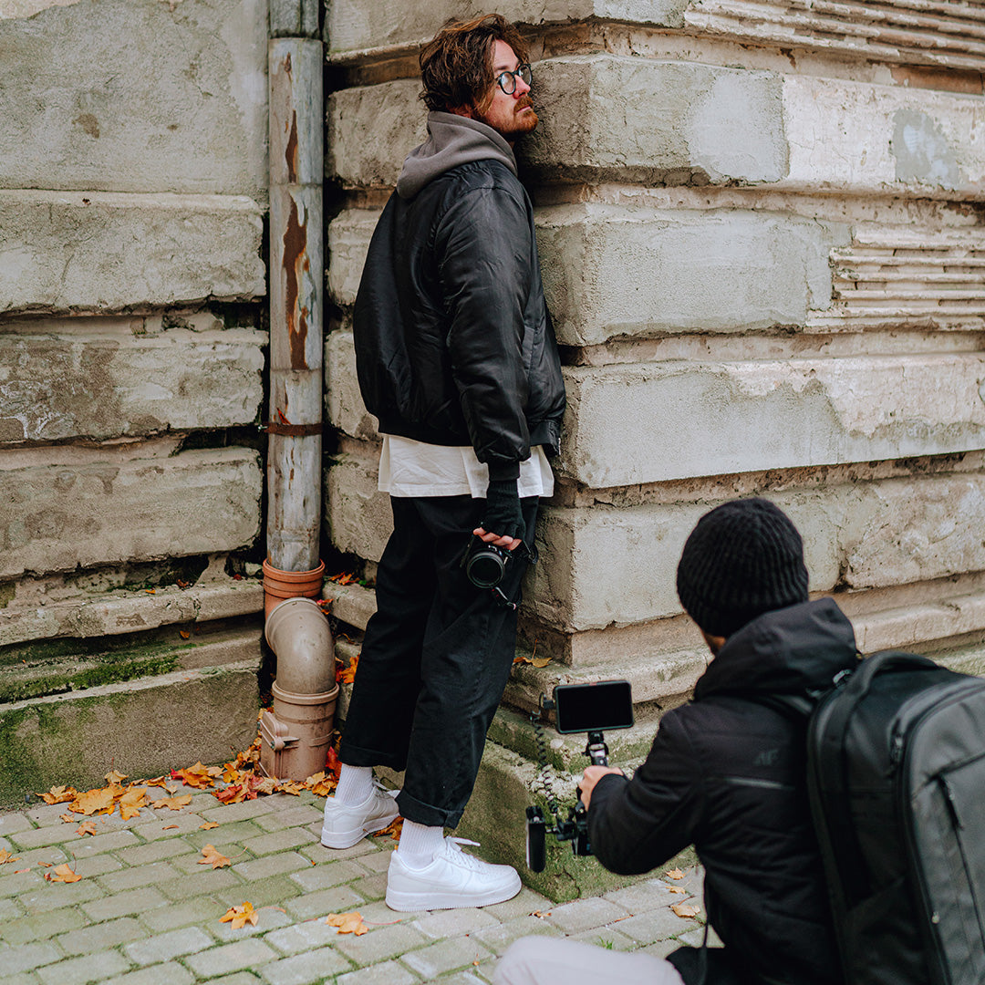 Mit dem richtigen Objektiv die Straße einfangen: Tipps für beeindruckende Street-Fotografie