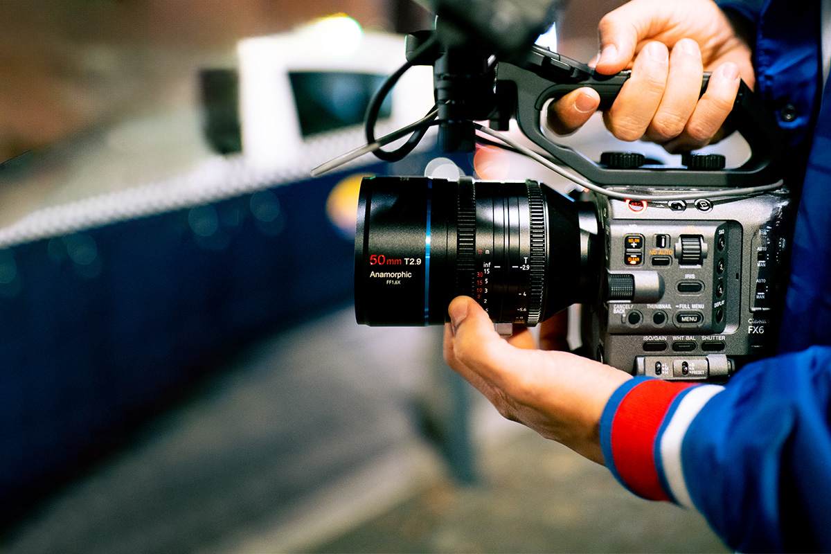 Produktfotografie neu definieren: die Schönheit der Produkte mit einem anamorphoten Objektiv entfalten